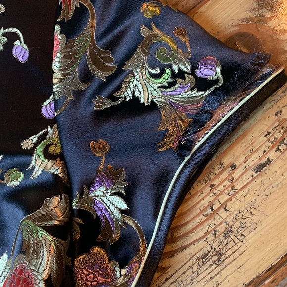 Chinese Traditional Silk Blouse - Picture 6 of 11